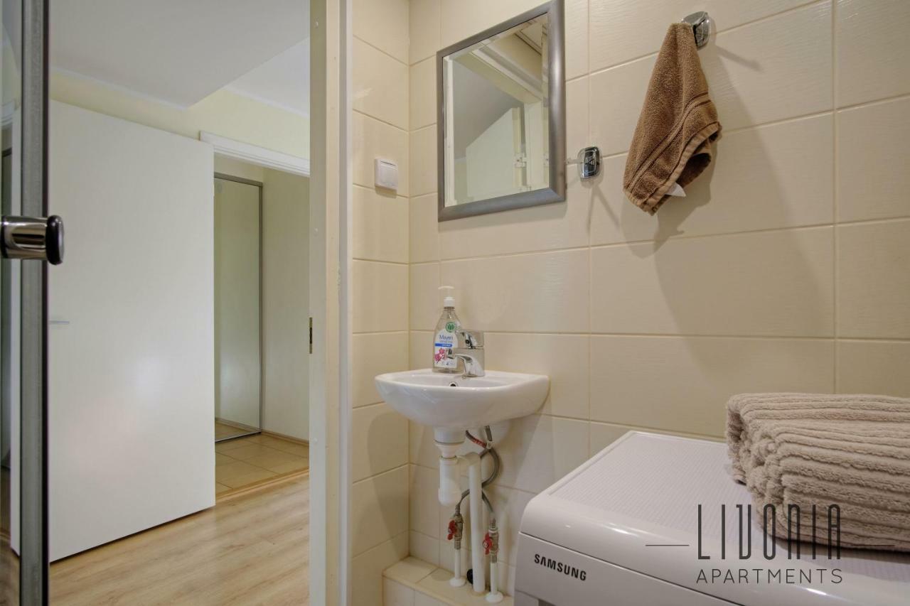 Sunny Studio With Parking, Self-Check-In & Wi-Fi Tallinn Exterior photo